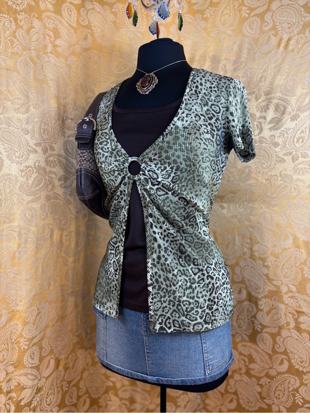 ✨Vintage Y2K Boho Green Leopard O Ring Blouse✨ - Picture 2 of 5